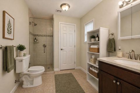 Tiny photo for 624 NW Hill Street, Bend, OR 97703 (MLS # 220219888)