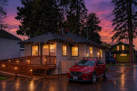 Tiny photo for 624 NW Hill Street, Bend, OR 97703 (MLS # 220219888)