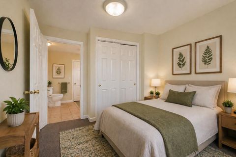 Tiny photo for 624 NW Hill Street, Bend, OR 97703 (MLS # 220219888)