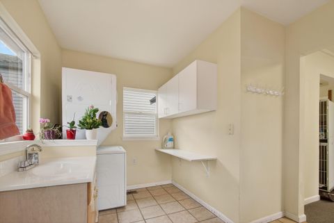 Tiny photo for 624 NW Hill Street, Bend, OR 97703 (MLS # 220219888)