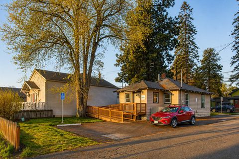 Tiny photo for 624 NW Hill Street, Bend, OR 97703 (MLS # 220219888)