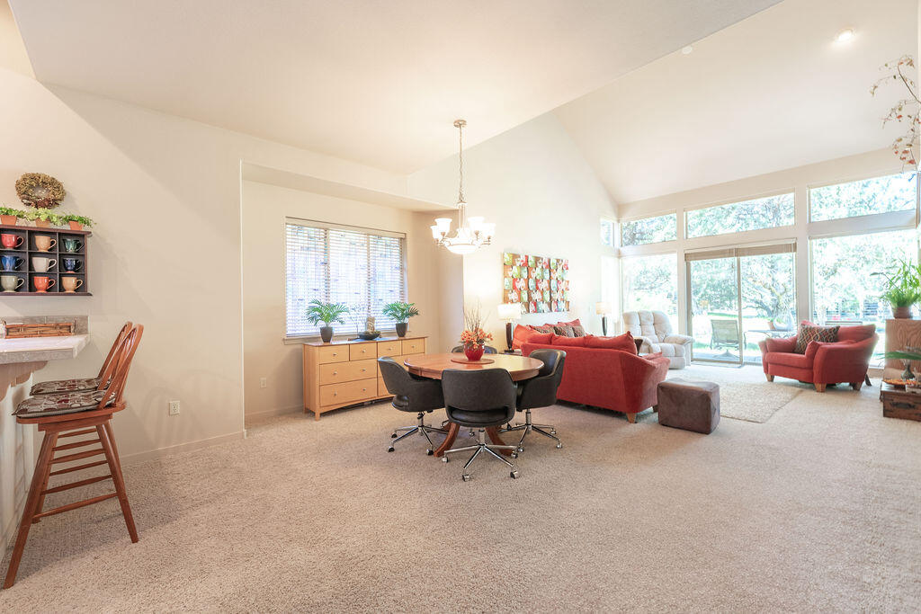 1274 Highland View Loop