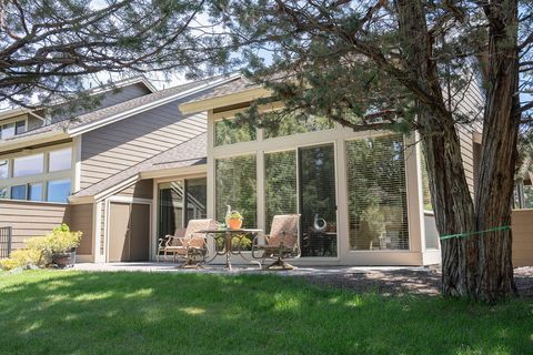 Tiny photo for 1274 Highland View Loop, Redmond, OR 97756 (MLS # 220219532)