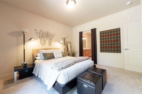 Tiny photo for 1274 Highland View Loop, Redmond, OR 97756 (MLS # 220219532)