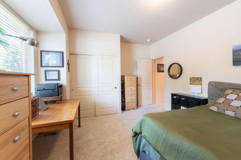 Tiny photo for 1274 Highland View Loop, Redmond, OR 97756 (MLS # 220219532)
