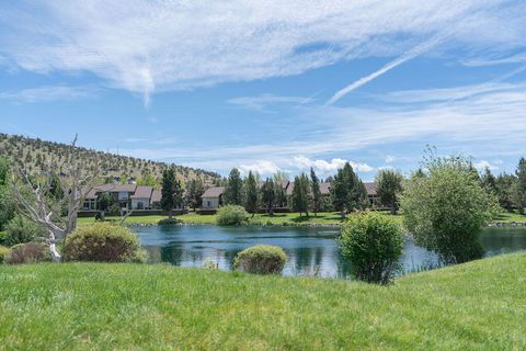 Tiny photo for 1274 Highland View Loop, Redmond, OR 97756 (MLS # 220219532)