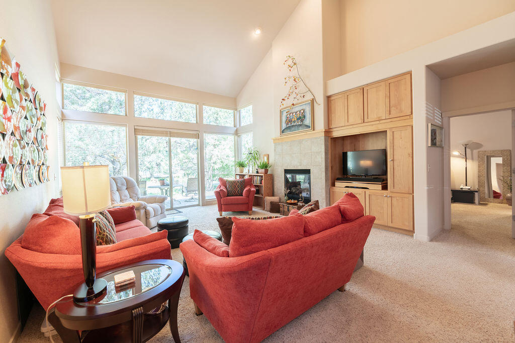 1274 Highland View Loop