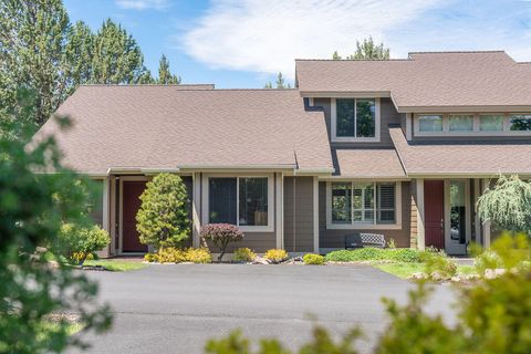 Tiny photo for 1274 Highland View Loop, Redmond, OR 97756 (MLS # 220219532)