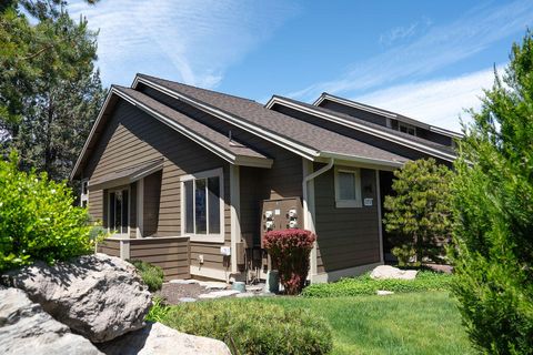 Tiny photo for 1274 Highland View Loop, Redmond, OR 97756 (MLS # 220219532)