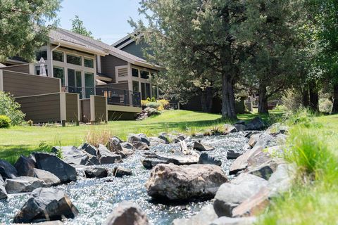 Photo of 1274 Highland View Loop, Redmond, OR 97756 (MLS # 220219532)