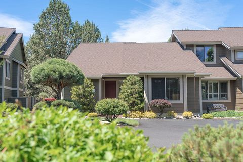 Tiny photo for 1274 Highland View Loop, Redmond, OR 97756 (MLS # 220219532)