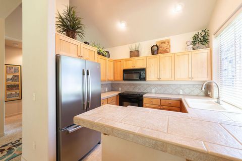 Tiny photo for 1274 Highland View Loop, Redmond, OR 97756 (MLS # 220219532)
