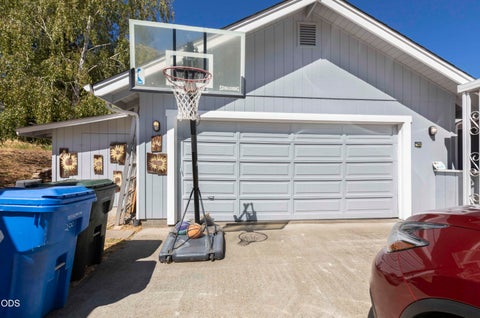 Tiny photo for 2200 Mayfield Drive, Grants Pass, OR 97527 (MLS # 220226970)