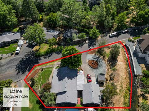 Tiny photo for 2200 Mayfield Drive, Grants Pass, OR 97527 (MLS # 220226970)