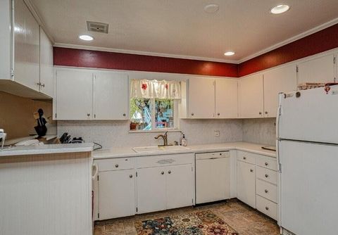 Tiny photo for 1201 Leland Street, Medford, OR 97501 (MLS # 220216873)