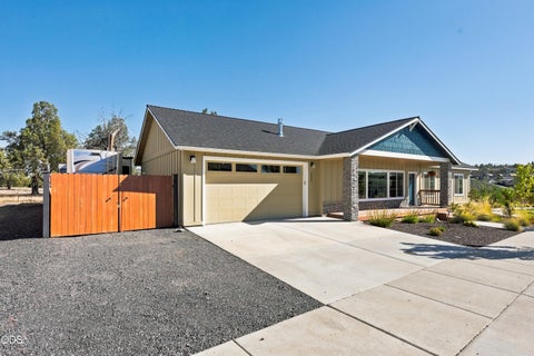 Tiny photo for 4809 SW Yew Place, Redmond, OR 97756 (MLS # 220227037)