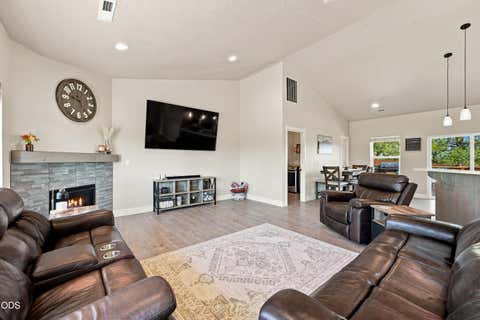 Tiny photo for 4809 SW Yew Place, Redmond, OR 97756 (MLS # 220227037)