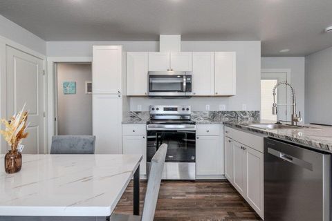 Tiny photo for 7881 Houston Loop, White City, OR 97503 (MLS # 220220022)