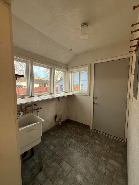 Tiny photo for 2210 Wantland Avenue, Klamath Falls, OR 97601 (MLS # 220212424)