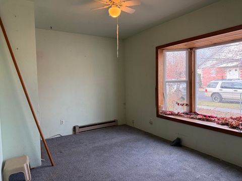 Tiny photo for 2210 Wantland Avenue, Klamath Falls, OR 97601 (MLS # 220212424)