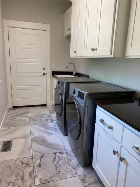 Tiny photo for 19301 Alianna Loop, Bend, OR 97702 (MLS # 220221768)