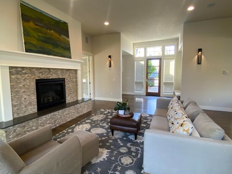 Tiny photo for 19301 Alianna Loop, Bend, OR 97702 (MLS # 220221768)