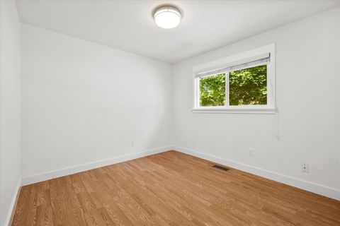 Tiny photo for 63634 Hunters Circle, Bend, OR 97701 (MLS # 220221306)