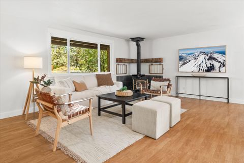 Tiny photo for 63634 Hunters Circle, Bend, OR 97701 (MLS # 220221306)