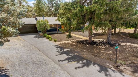 Tiny photo for 63634 Hunters Circle, Bend, OR 97701 (MLS # 220221306)