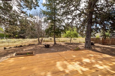 Tiny photo for 63634 Hunters Circle, Bend, OR 97701 (MLS # 220221306)