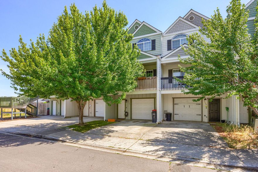 Fantastic townhome located in a great neighborhood. This three story townhome has a convenient ground floor entry and features 3 bedrooms, 1.5
bathrooms, laminate flooring, approx 1512 sq ft and open floor plan. Spacious kitchen offers a breakfast bar, glass top range/oven, microwave, appliances and window to overlook the backyard and views. Living room has a ceiling fan and is open to the dining area and kitchen. The third floor has two large bedrooms with ceiling fans that share a jack and jill bathroom that features a double vanity, tub/shower and linen storage. The laundry space is conveniently located upstairs with the two main bedrooms. The third bedroom is located on the ground floor with access to the
backyard. Great backyard offers an extended patio, artificial lawn, and fencing. Enjoy the covered front and back decks and great views. Attached one car garage. Move-in ready.