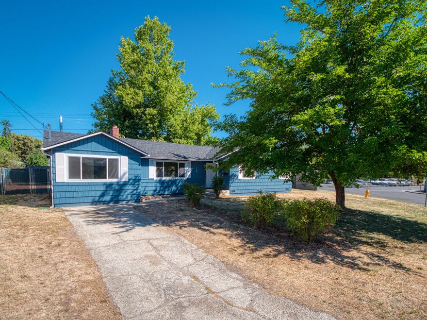Explore the charm of single-level living in this newly renovated 5-bedroom, 2-bathroom ranch-style home in West Medford. This residence has been enhanced inside and out, boasting a new roof, energy-efficient vinyl windows, and a fresh coat of exterior paint.
Step inside to a kitchen thoughtfully redesigned with new butcher block countertops, contemporary white cabinets, stylish plank laminate flooring, and state-of-the-art stainless steel appliances. A brand-new HVAC system ensures year-round comfort.
The interior shines with a fresh coat of paint, refinished hardwood floors, and plank laminate flooring replacing all carpet for a modern and cohesive look. Don't miss your chance to make this tastefully updated gem your dream home. Your future abode awaits!