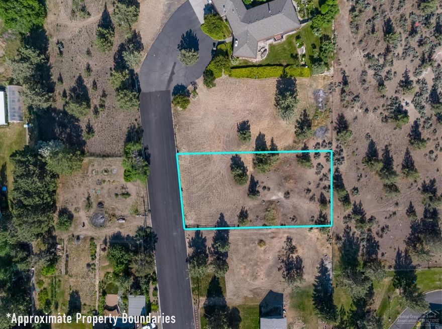 Buildable lot sitting close to town, this .31 acre lot offers a cut-de-sac neighborhood setting with Cascade Mountain Views, perfect place to build your new home!