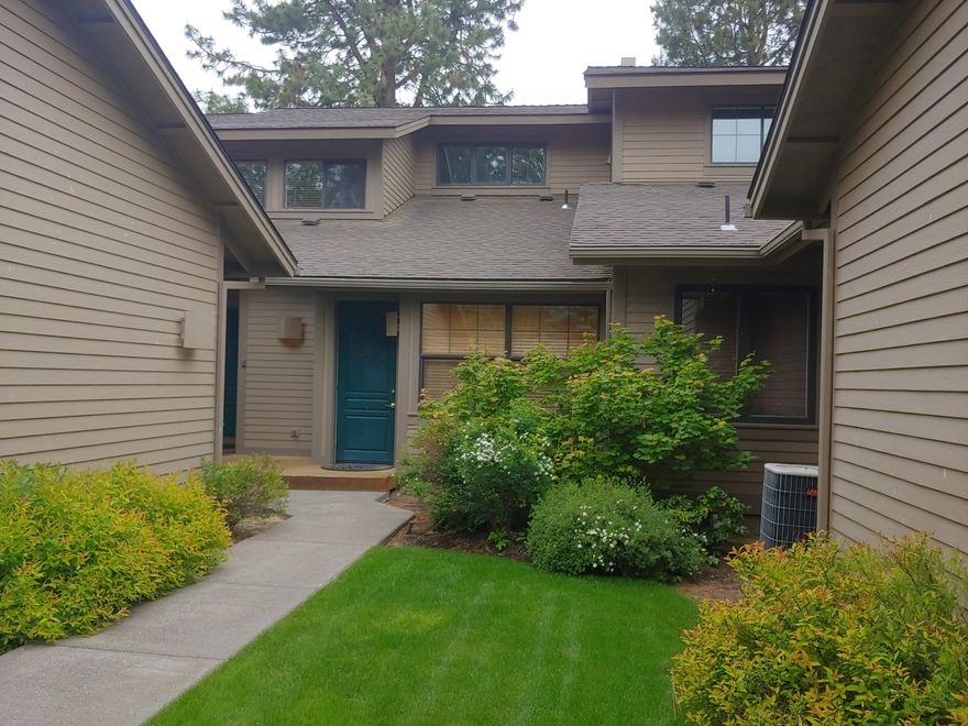 NO Hassle'' OWNERSHIP in Beautiful Bend Oregon with a 5-week Equity Share! Beautifully FURNISHED with a rustic flair. Includes all appliances, linens, kitchen ware, internet, cable, audio-visuals, internet etc. TURN-KEY! <br>Great room. Vaulted ceilings. Gas Fireplace* Warm Maple Cabinetry Throughout. Two-person Jacuzzi tubs in the two master suites. Heated Double Garage.<br> Great location on the 17th Fairway of this CHAMPIONSHIP GOLF COURSE. Club House, Bar & Grill, Spa. Year- Round Pickle Ball Pavilion & Fitness Center.<br> ...Surrounded by National Forest , next to the breathtaking Deschutes River. 15 minutes from Mt. BACHELOR and just 5-10 minutes from OLD MILL & DOWNTOWN.<br>