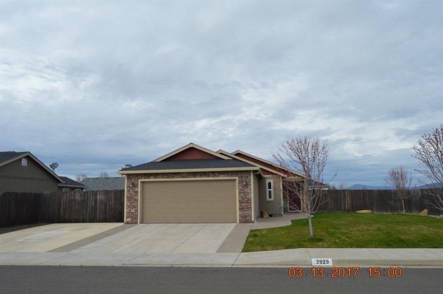 Beautiful non smoking home.Split floor plan, with two full bath.All new paint inside.Cherry cabinets throughout with granite counters. ample cabinet space. wired for electric or gas washer and dryer. Cabinets and work bench included. Two patios,(one on each side of home). Large fenced yard with minimum landscape. A pallet ready for your creation. Large RV pad with double gate to back yard. Immaculate and ready to move into.