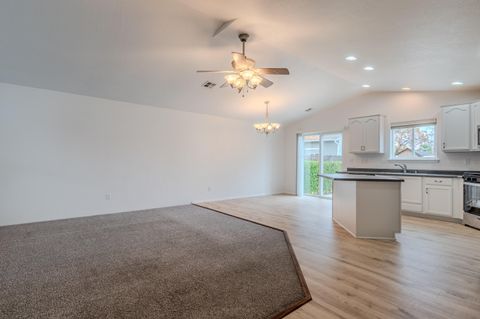 Tiny photo for 317 Jeanette Avenue, Medford, OR 97501 (MLS # 220211919)