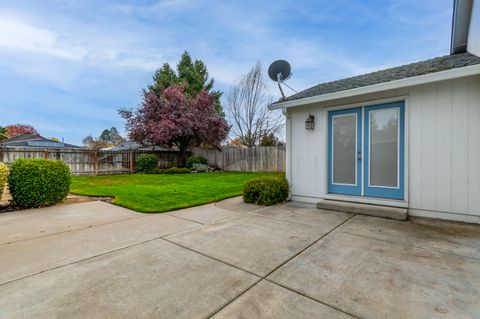 Tiny photo for 317 Jeanette Avenue, Medford, OR 97501 (MLS # 220211919)