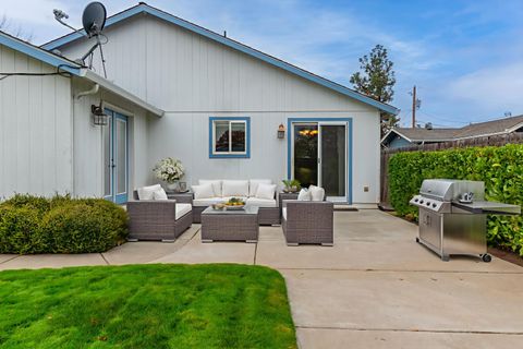 Tiny photo for 317 Jeanette Avenue, Medford, OR 97501 (MLS # 220211919)
