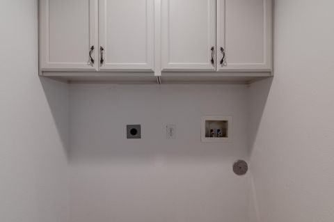 Tiny photo for 317 Jeanette Avenue, Medford, OR 97501 (MLS # 220211919)