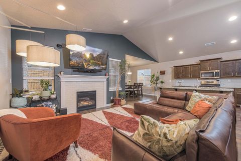 Tiny photo for 3812 SW Pumice Place, Redmond, OR 97756 (MLS # 220212804)