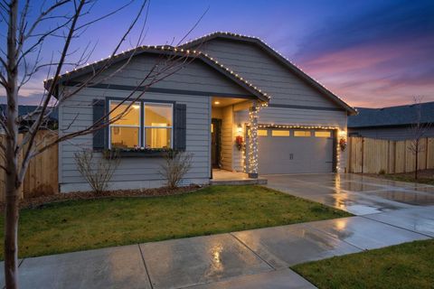 Tiny photo for 3812 SW Pumice Place, Redmond, OR 97756 (MLS # 220212804)