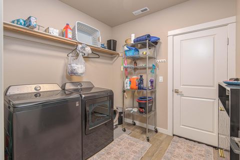 Tiny photo for 3812 SW Pumice Place, Redmond, OR 97756 (MLS # 220212804)