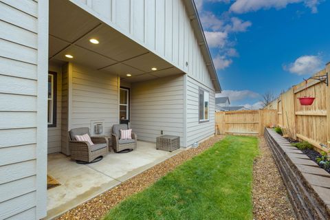 Tiny photo for 3812 SW Pumice Place, Redmond, OR 97756 (MLS # 220212804)