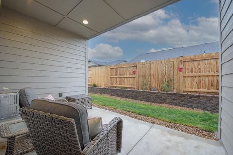 Tiny photo for 3812 SW Pumice Place, Redmond, OR 97756 (MLS # 220212804)