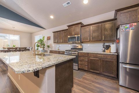 Tiny photo for 3812 SW Pumice Place, Redmond, OR 97756 (MLS # 220212804)