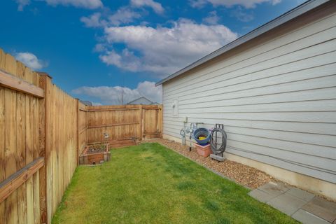 Tiny photo for 3812 SW Pumice Place, Redmond, OR 97756 (MLS # 220212804)