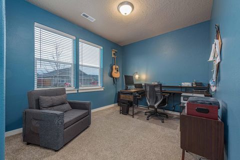 Tiny photo for 3812 SW Pumice Place, Redmond, OR 97756 (MLS # 220212804)