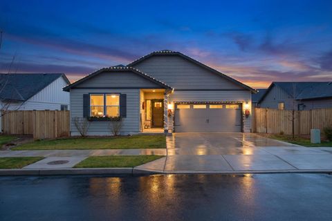 Photo of 3812 SW Pumice Place, Redmond, OR 97756 (MLS # 220212804)