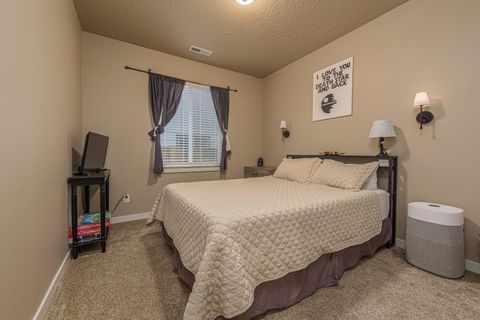 Tiny photo for 3812 SW Pumice Place, Redmond, OR 97756 (MLS # 220212804)