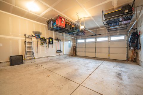 Tiny photo for 3812 SW Pumice Place, Redmond, OR 97756 (MLS # 220212804)